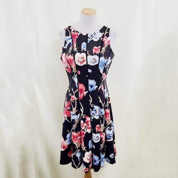 Whbm Floral Scuba Fit and Flare Dress Size 6 - Picture 3 of 8